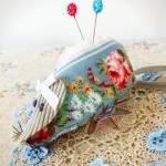 mouse pincushion with sweet..