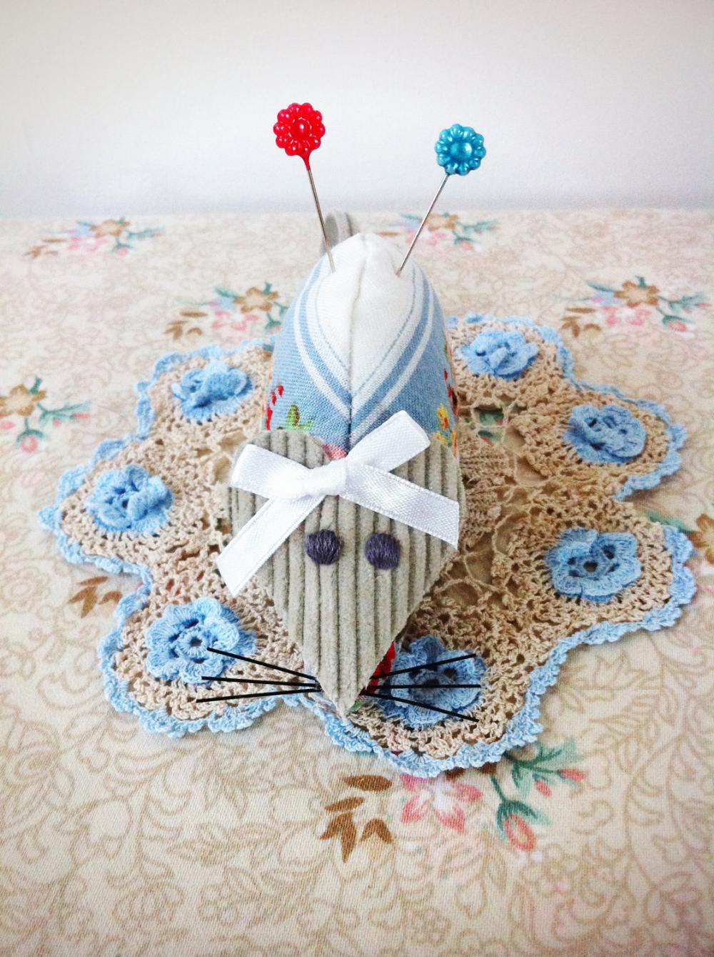 mouse pincushion with sweet white bow