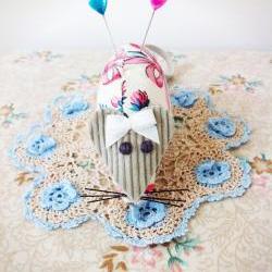 mouse pincushion with cute heart pins